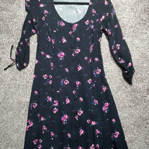 Women's dress - Picture 1 of 3